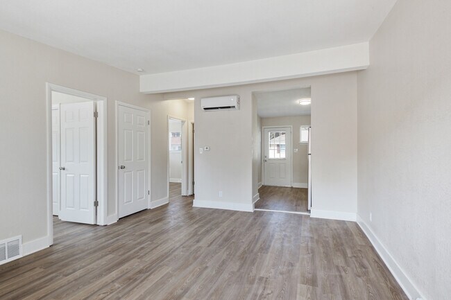 Photo - Lloyd Apartments