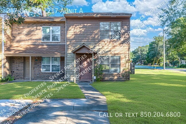 Building Photo - 217 Oak St SE