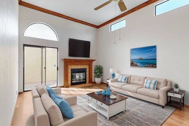 Photo - 10513 Camino Del Oso NE