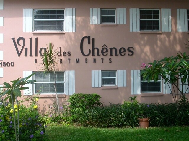 Villa Des Chenes Apartments - Breezy Palms