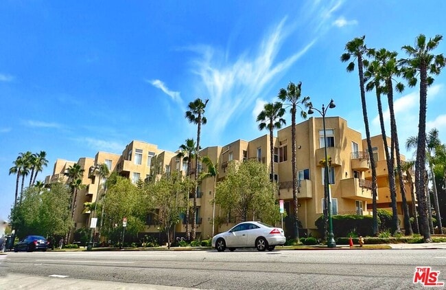 Building Photo - 4100 Wilshire Blvd Unit 401