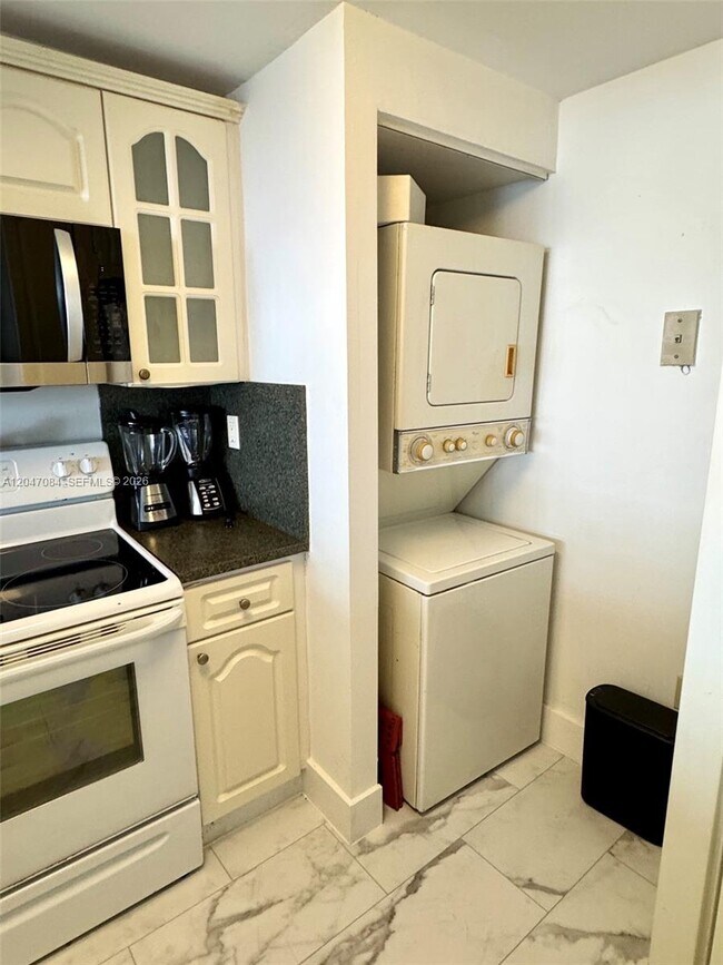 Photo - 600 NE 36th St Unit 609
