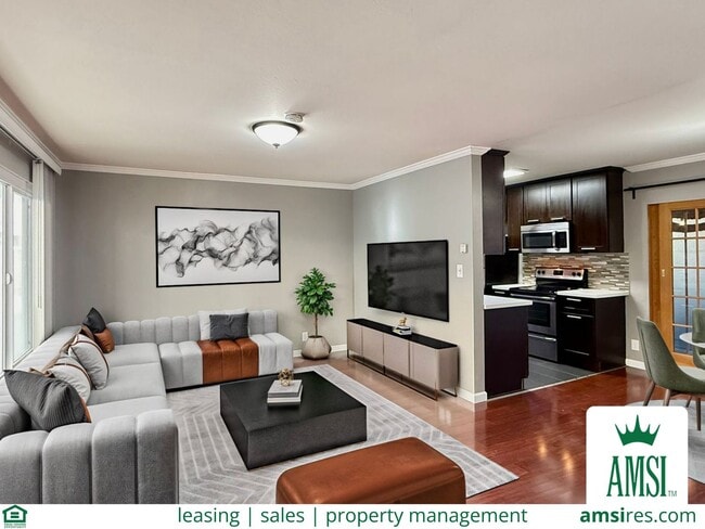 Building Photo - Cabana style condo in Adams Point