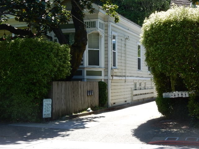 Entrada a la Unidad C - 234 Miller Ave