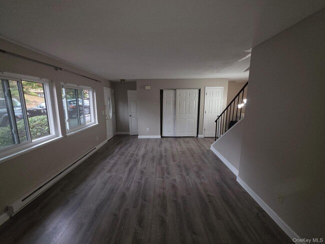 Photo - 4 Hudson Heights Dr