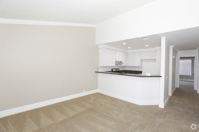 1BR,1BA - 713 SF