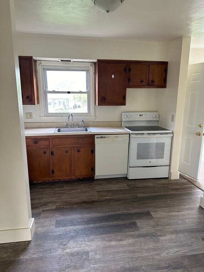 Photo - Bellefonte 3 bedroom townhouse available July! Unit 960-Q
