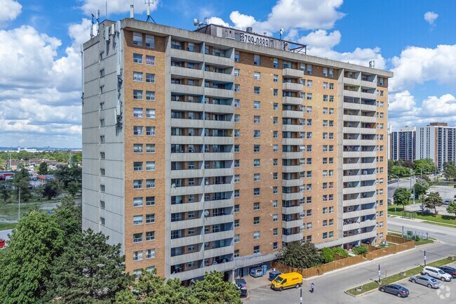 Building Photo - 10 Kensington Rd