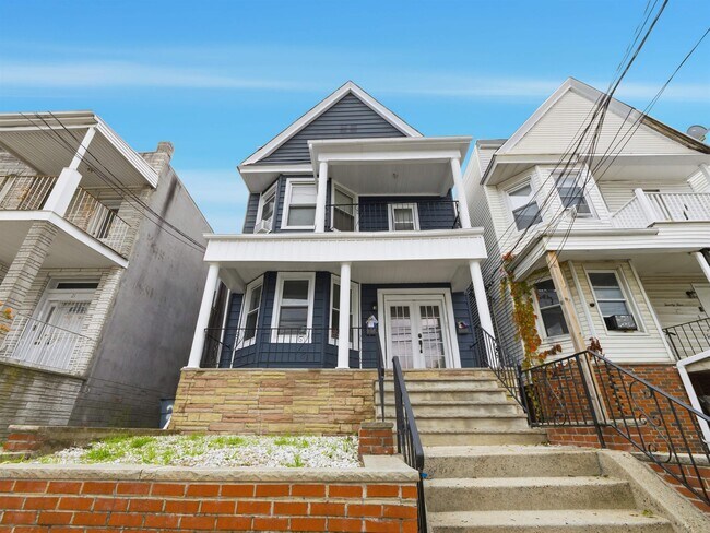 Building Photo - 23 Bayview Ave Unit 1