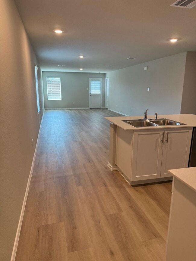 320 Trail Ct