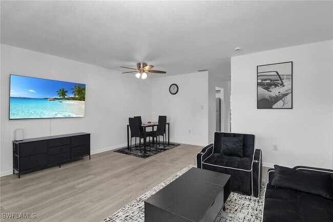 Photo - 3225 E Riverside Dr