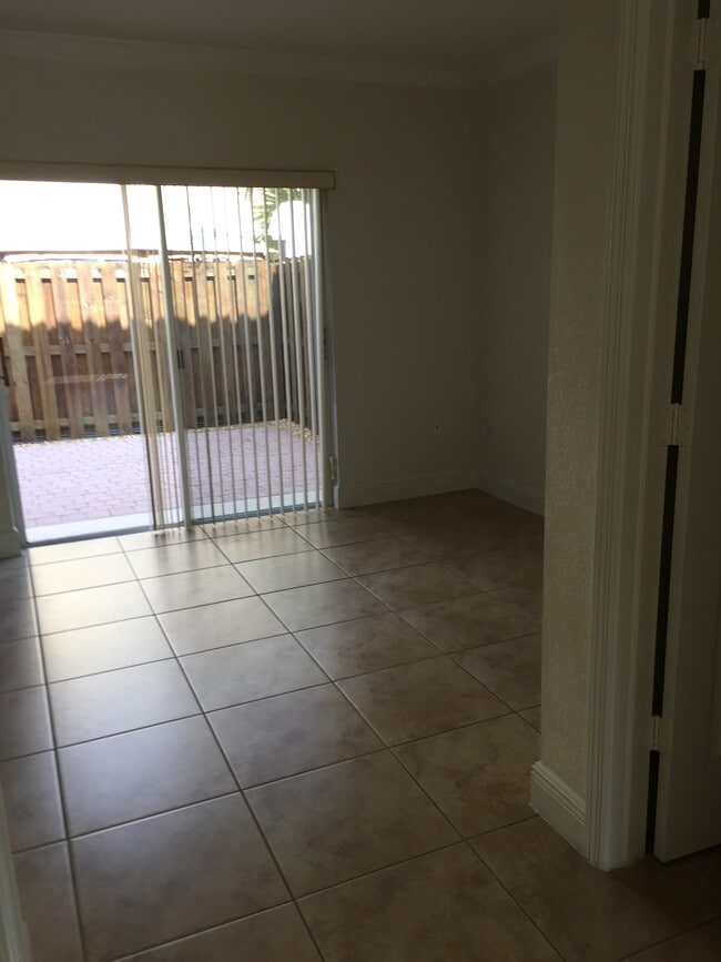 Comedor - 17802 NW 74th Ct