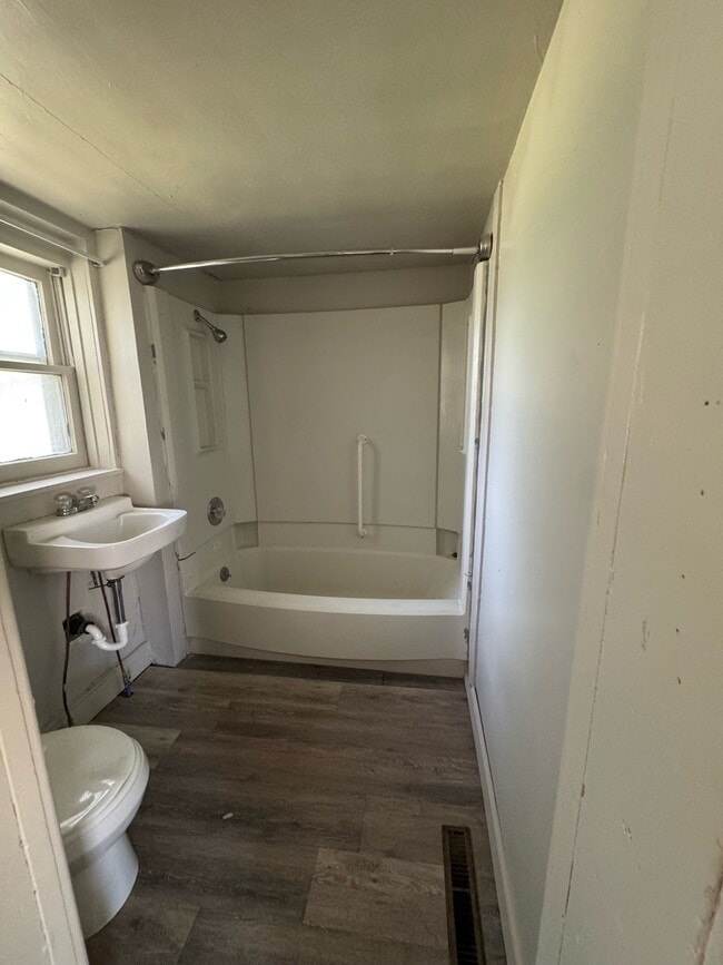 Photo - 603 N Thompson St