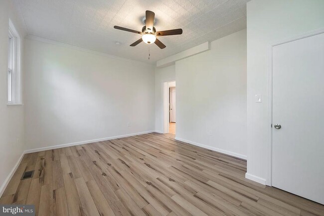 Photo - 554 Main St Unit APT 5