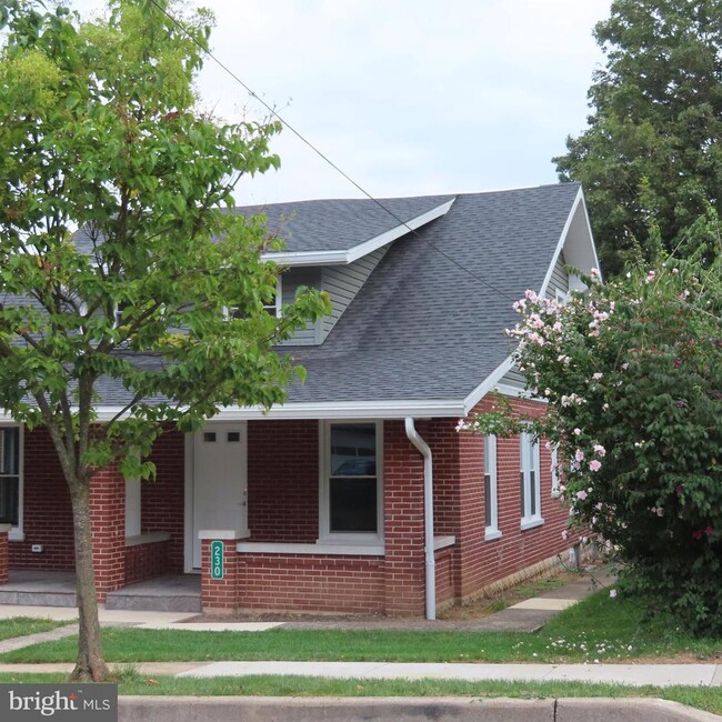 Photo - 230 Rowe Ave Casa