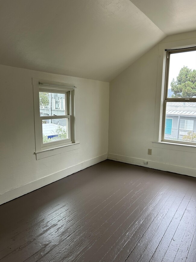 Photo - 511 Broadway