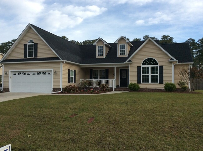 Beautiful home on corner lot in Croatan Woods - Beautiful home on corner lot in Croatan Woods