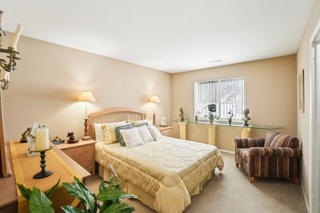 Round Hill Apartments