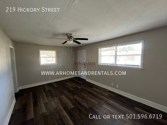 Photo - 219 Hickory St