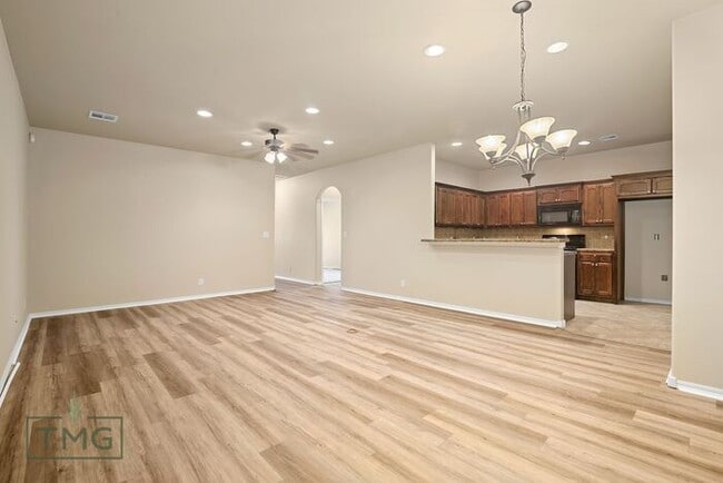 Building Photo - Luxury Gated Patio Home | 2 Bed, 2 Bath | ...