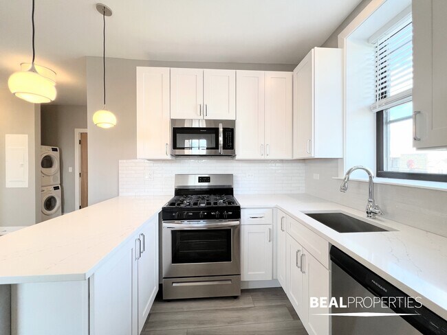 Photo - 3935 N Janssen Ave Unit 2