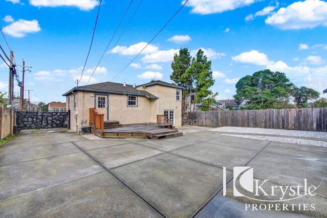 Photo - 2420 Alameda St