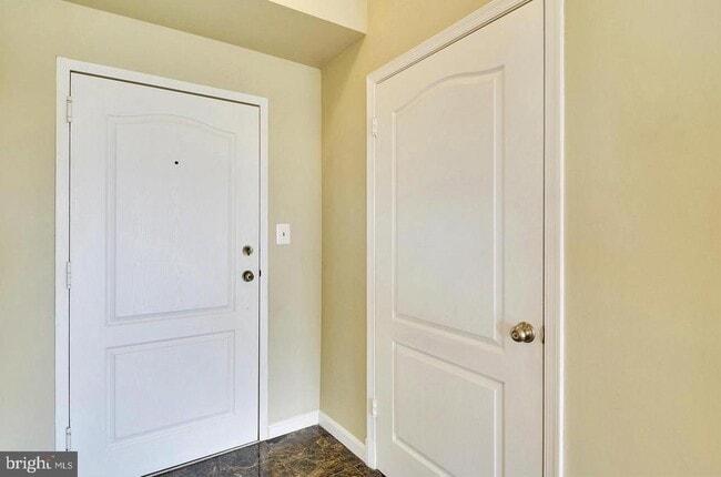 Building Photo - 1211 S Eads St Unit 1905 Rental