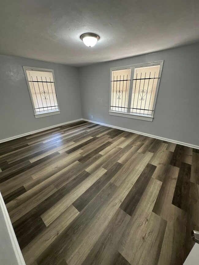 Fully renovated 2/1 single family residenc... - Fully renovated 2/1 single family residenc... House