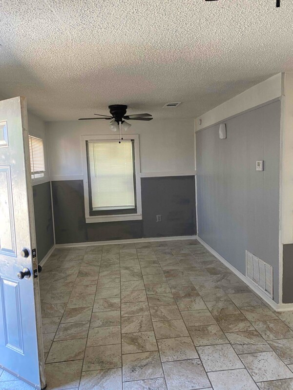 Photo - 8339 White Settlement Rd Unidad D