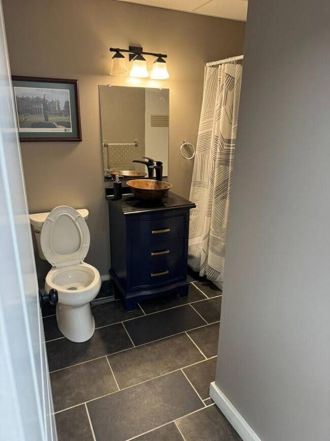 Photo - 911 James St