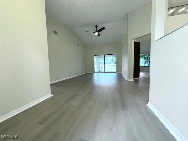 Photo - 2200 SW 40th St