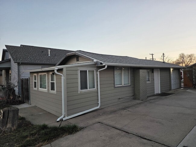 Building Photo - 525 S Raleigh St