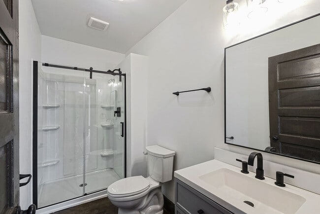 Photo - 205 Broadway St