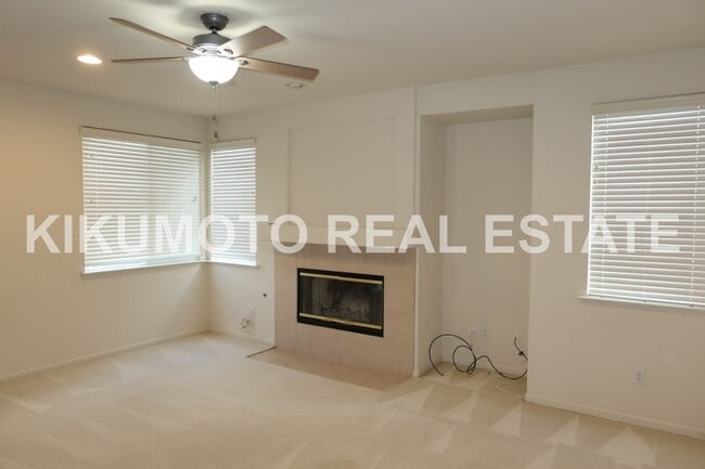 Photo - Lakefront 4 bedroom, 3 bath, 3 car in the Lakeside Community