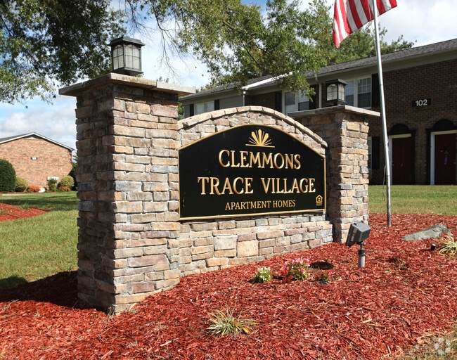 Entrada - Clemmons Trace Village Apartments