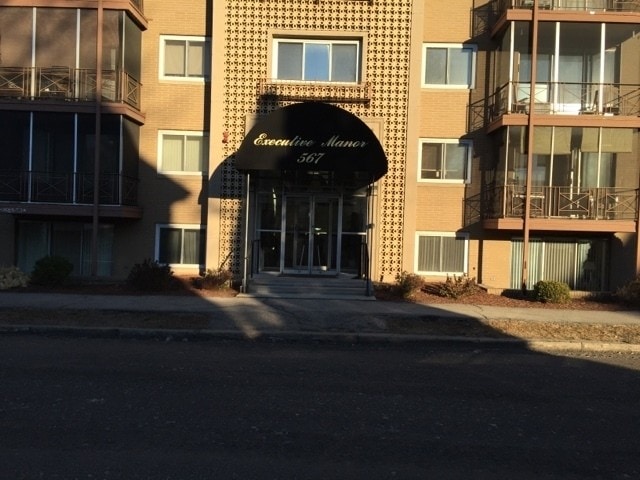 Building Photo - Executive Manor Rental