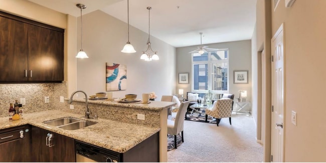 Building Photo - 1101 S Main St Unit 1101 S Main Street 421