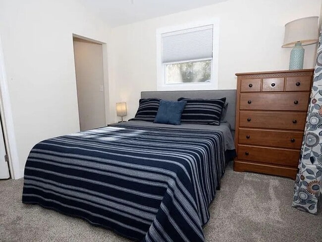 Photo - Lenoir City 37771 - 3 bedroom, 2 bath home - Contact Karen Robertson 865-454-7626