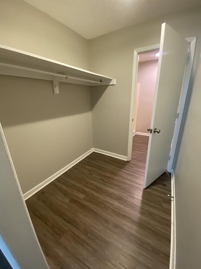 Building Photo - 919 Applewood Ln