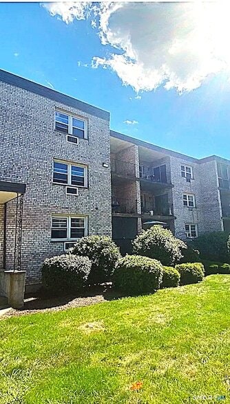 Photo - 308 Meadowside Rd
