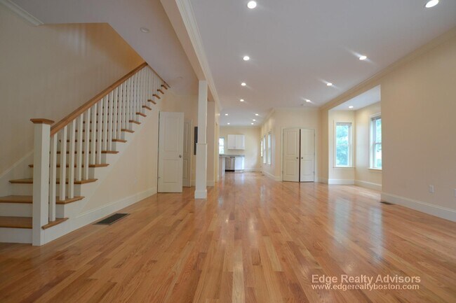 Photo - 130 Bigelow St Unidad 1