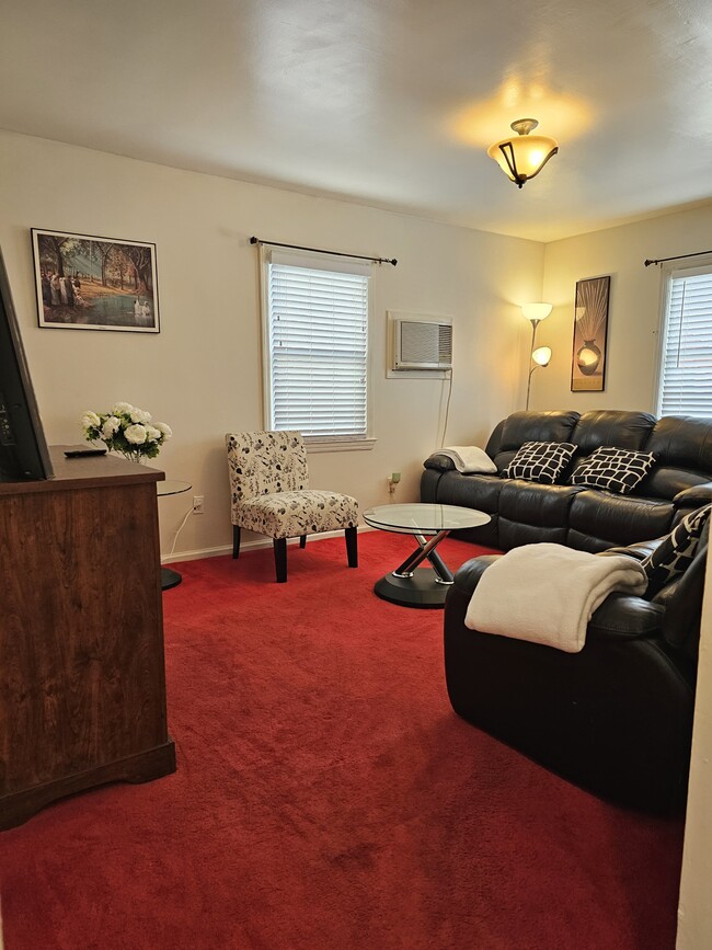 Building Photo - 55 Fieldmere St Unit Comfty Getaway