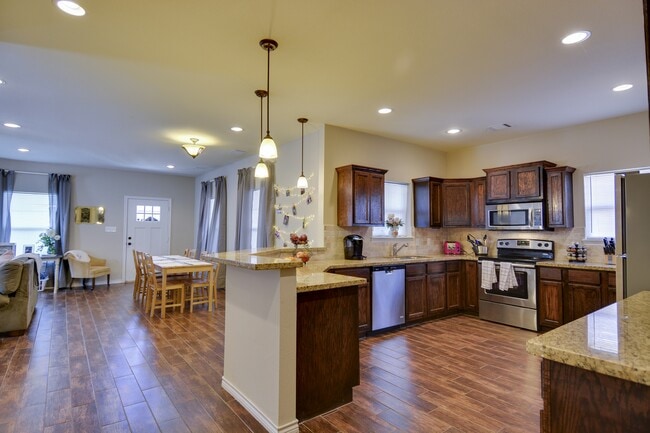 Photo - 601 Highlands St