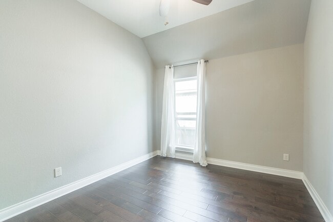 Building Photo - 13803 Royal Ridge Dr