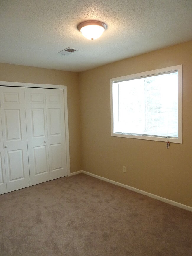 Photo - 585 Belland Ave