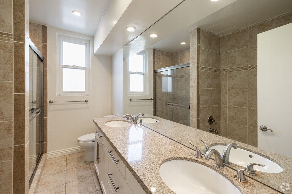 1BR, 1BA - 800SF - Bathroom