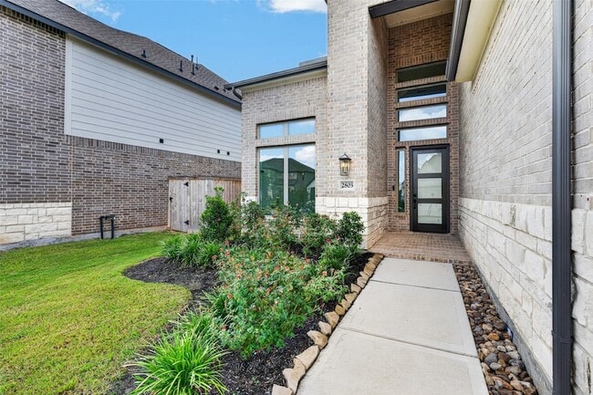 Photo - 2803 Sweet Honey Ln