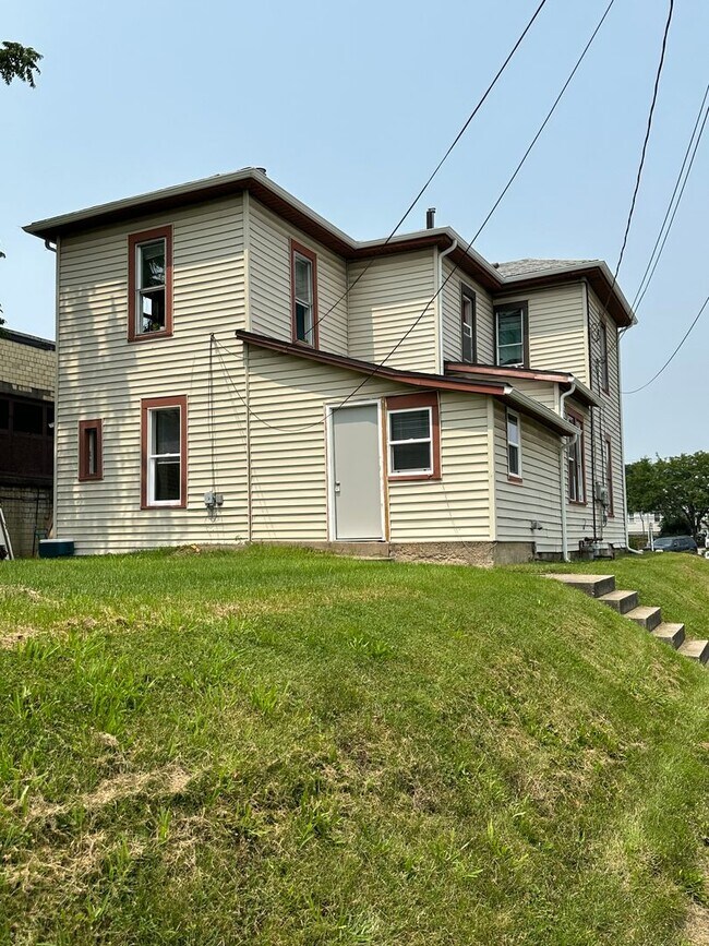 Photo - 570-570 1/2 E Main St Unit 570