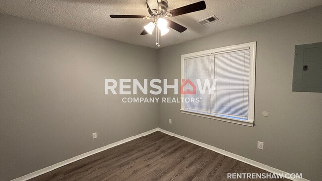 Photo - 893 Pearce St