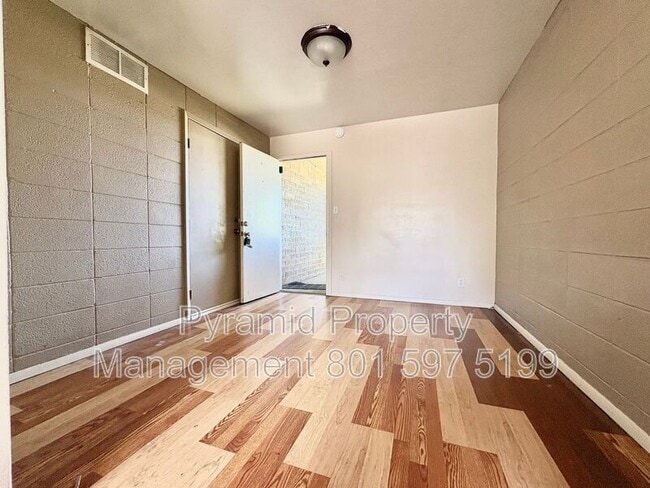Photo - 805 S Cheyenne St
